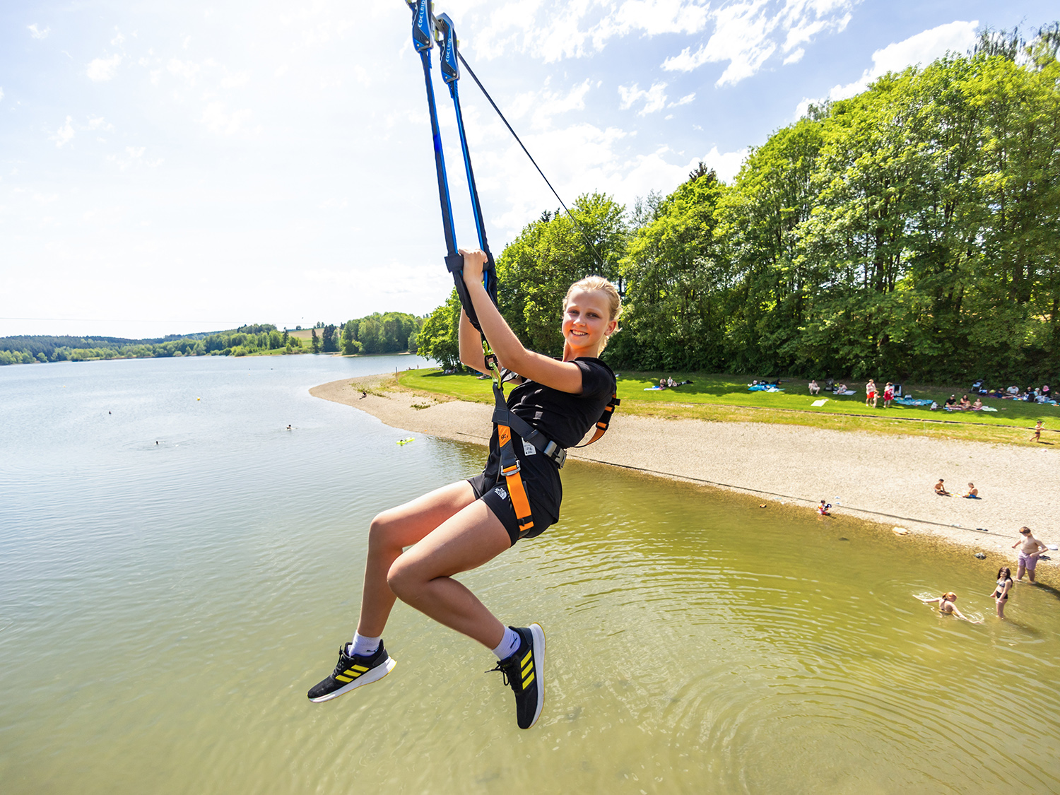 Flying Fox über den See - im Kletterpark am Untreusee.